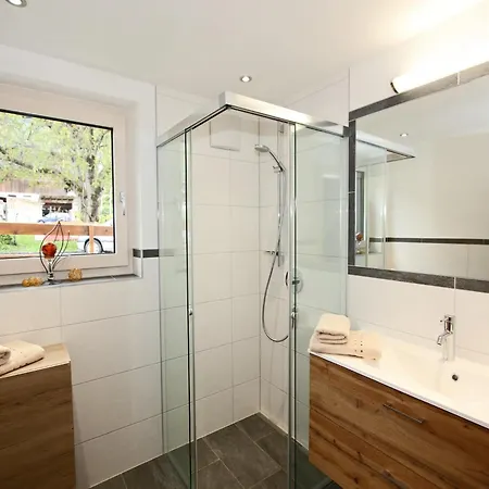In Near Horbergbahn, Cleaning Included Apartamento