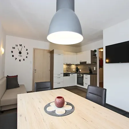 In Near Horbergbahn, Cleaning Included Apartamento *
