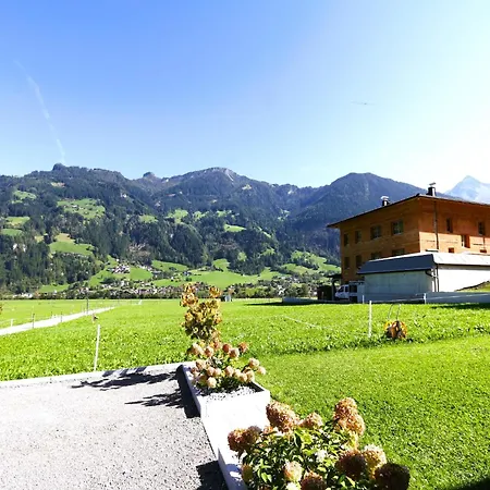 In Near Horbergbahn, Cleaning Included Apartamento